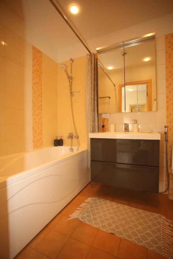 Cozy Home Apartment Kaivas, Free Parking, Self Check-In Riga Exteriör bild
